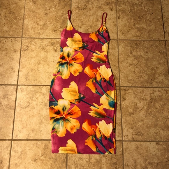 Dresses & Skirts - Floral Midi Dress